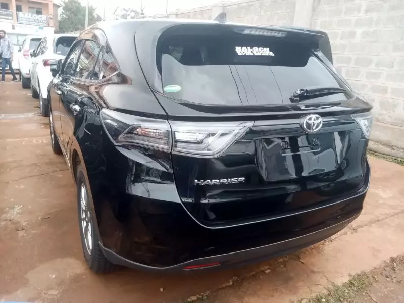 Toyota Harrier   - 2016