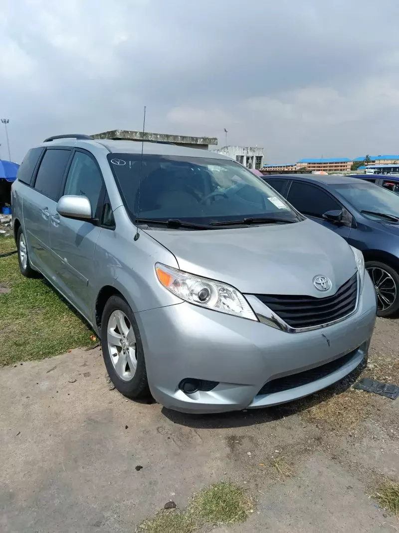 Toyota Sienna   - 2012