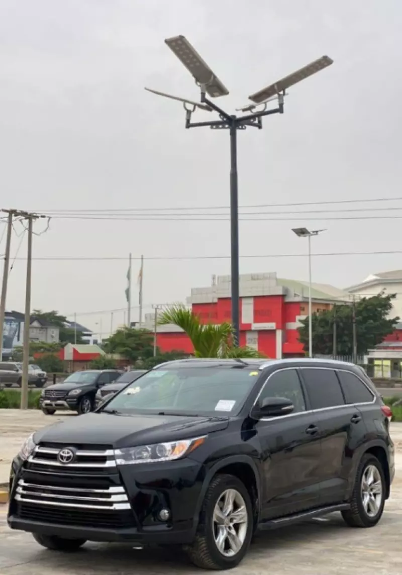 Toyota Highlander   - 2015