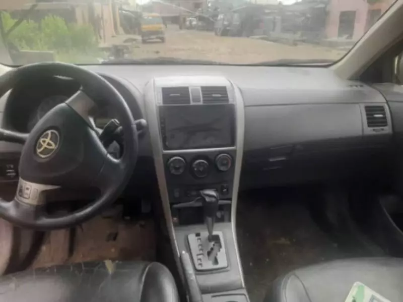TOYOTA Corolla   - 2010