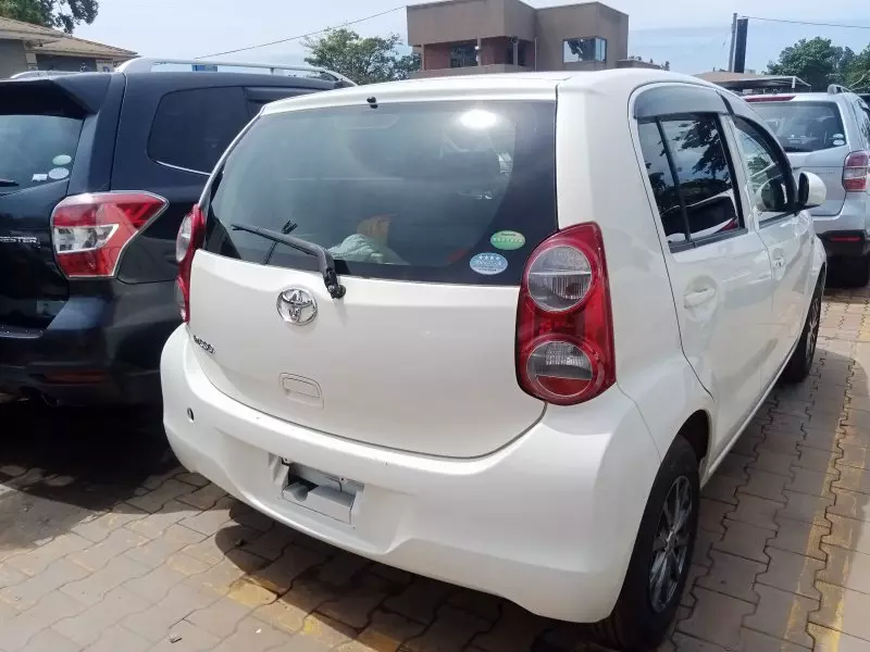 Toyota Passo   - 2012