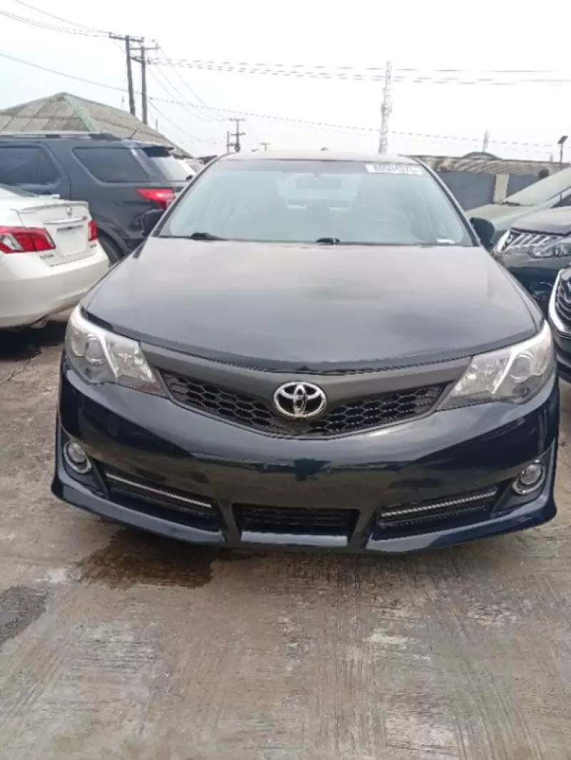 Toyota Camry   - 2012