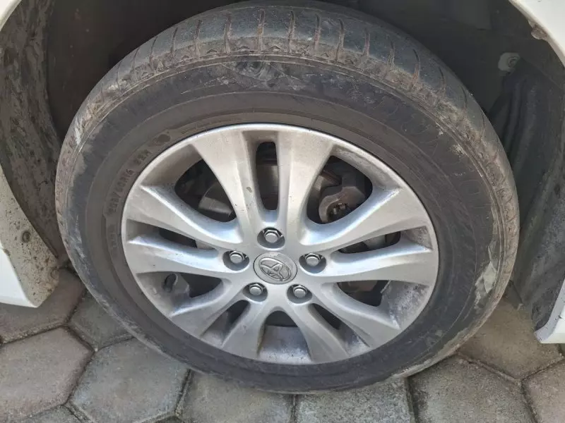 Toyota Noah   - 2011