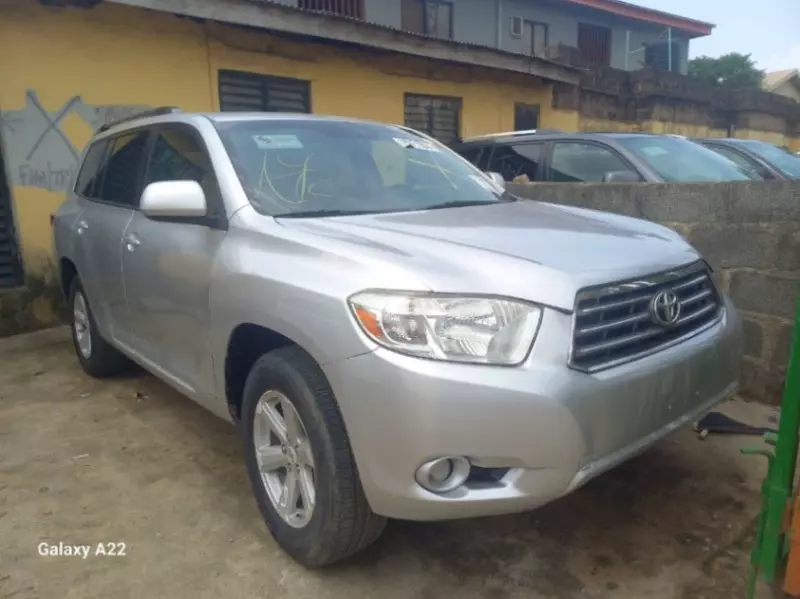 Toyota Highlander   - 2010