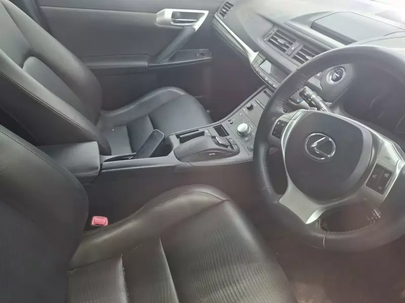Lexus CT 200h   - 2013