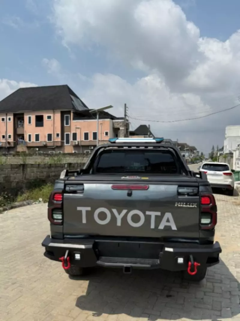 Toyota Hilux   - 2018