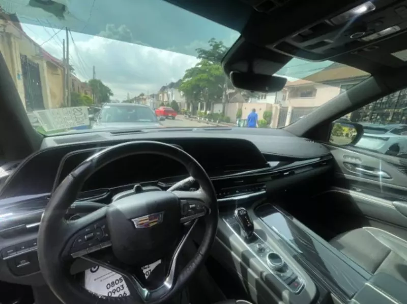 Cadillac Escalade   - 2021