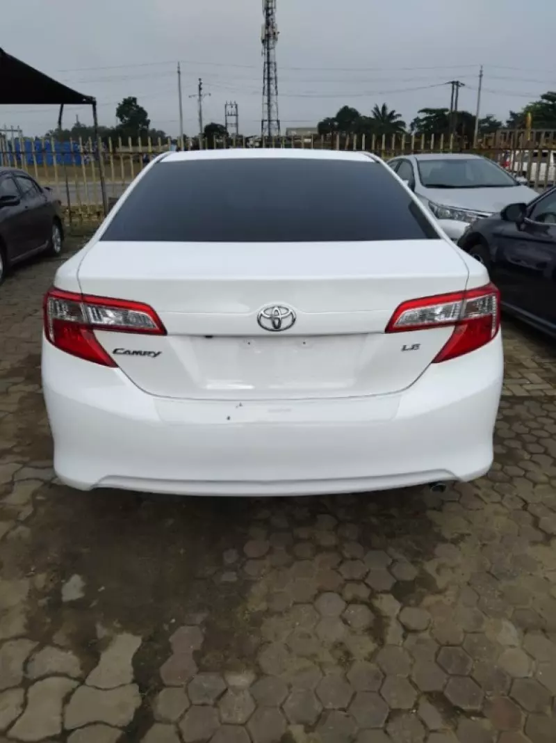Toyota Camry   - 2014