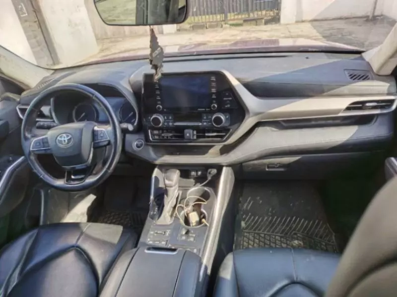 Toyota Highlander   - 2020