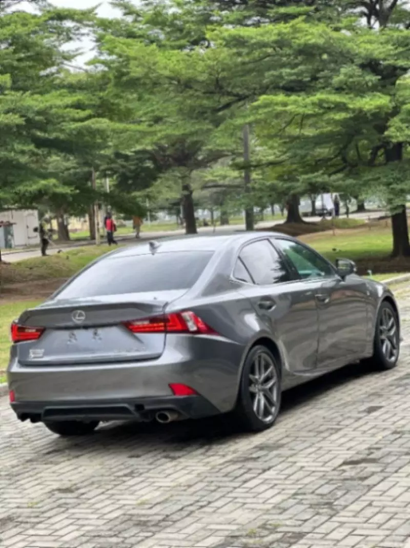 Lexus IS   - 2015