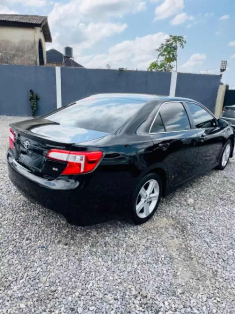 Toyota Camry   - 2014