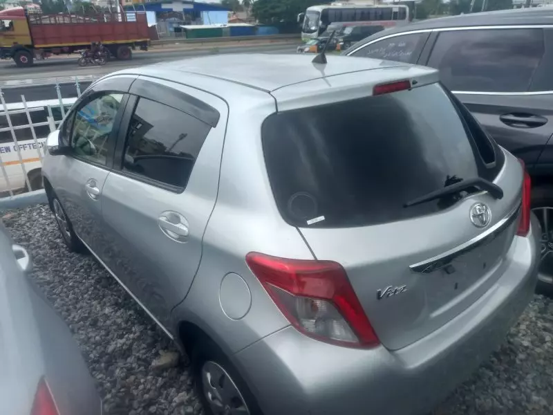 Toyota Vitz   - 2013
