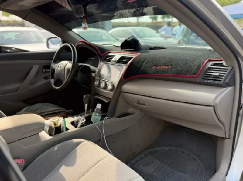Toyota Camry   - 2011