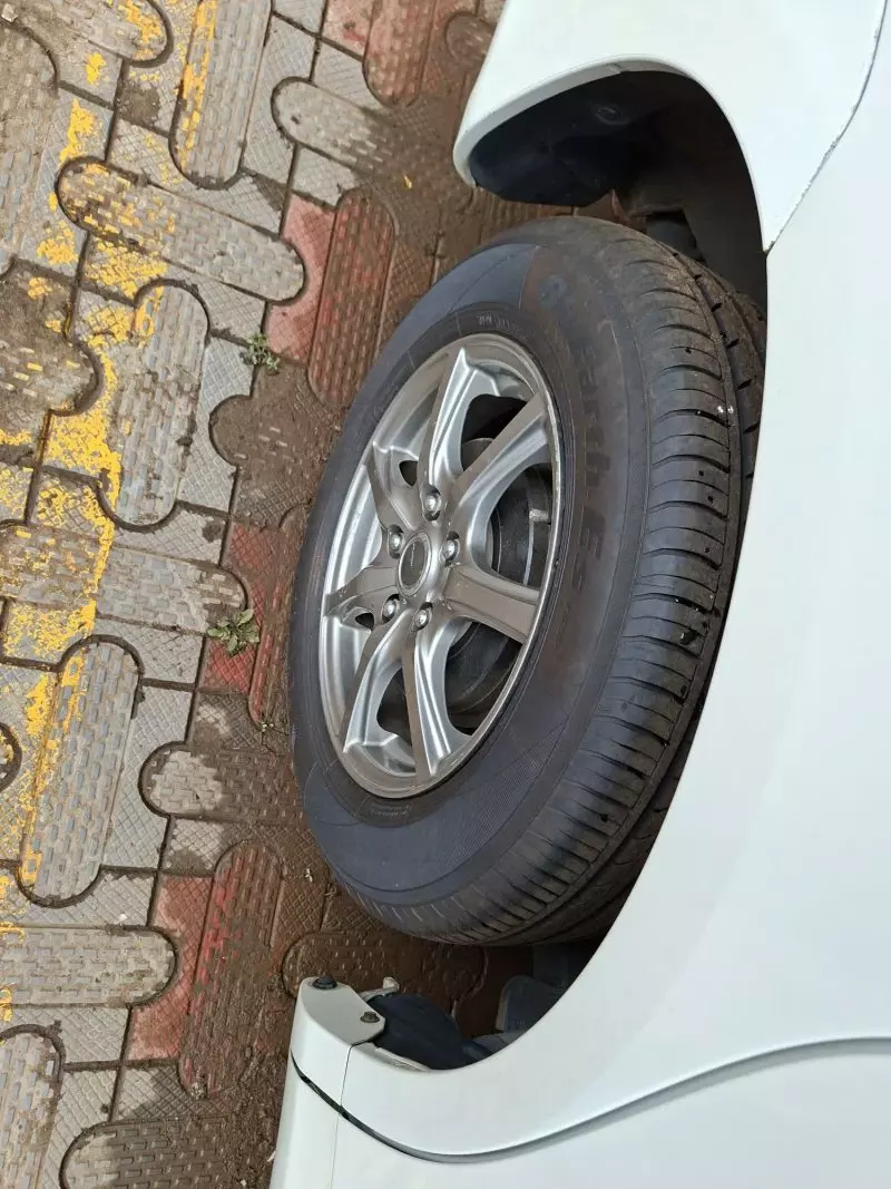 Toyota Noah - 2012