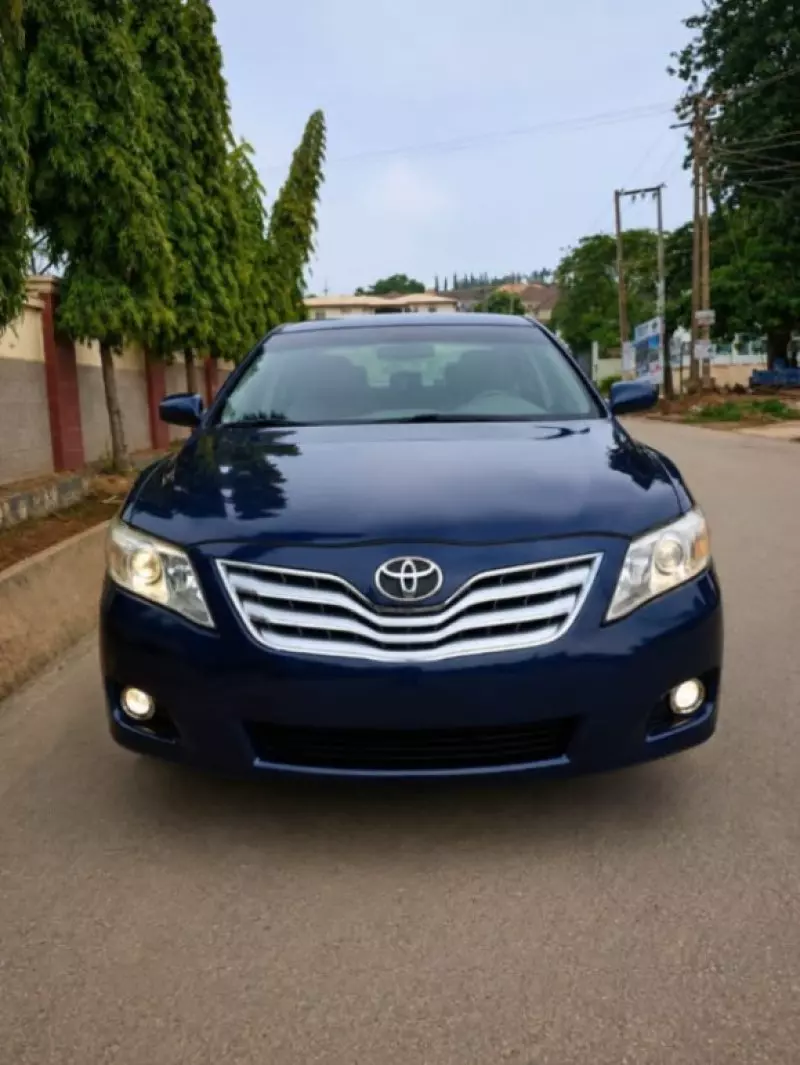 TOYOTA Camry   - 2010