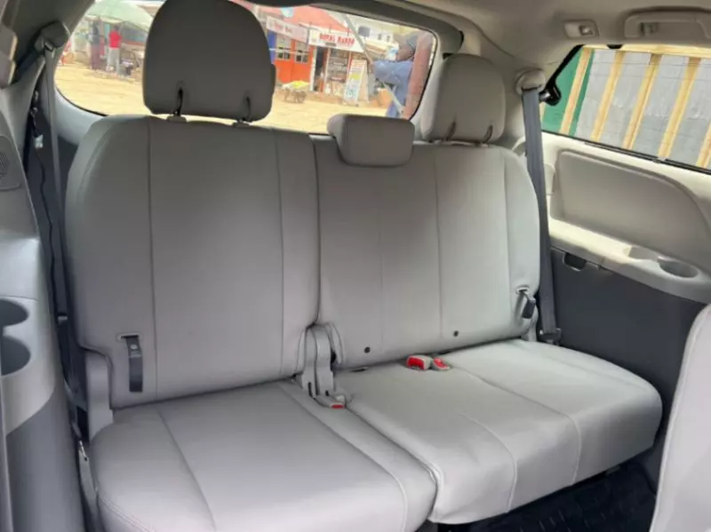 Toyota Sienna   - 2011