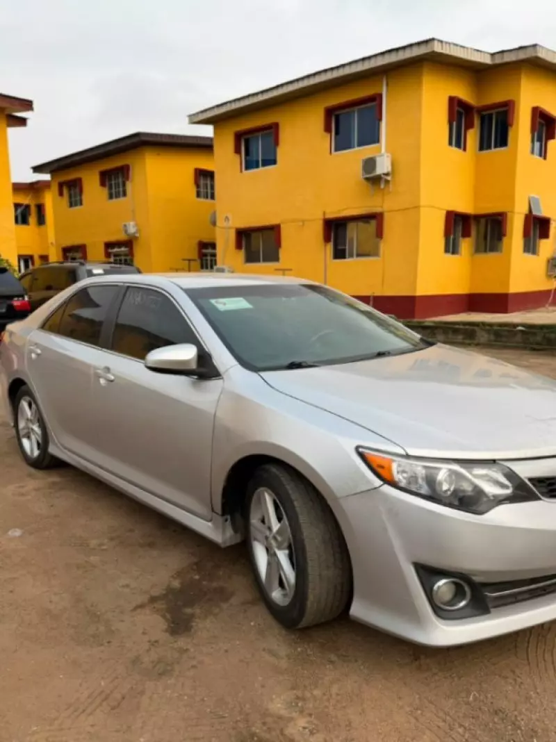 TOYOTA Camry   - 2012