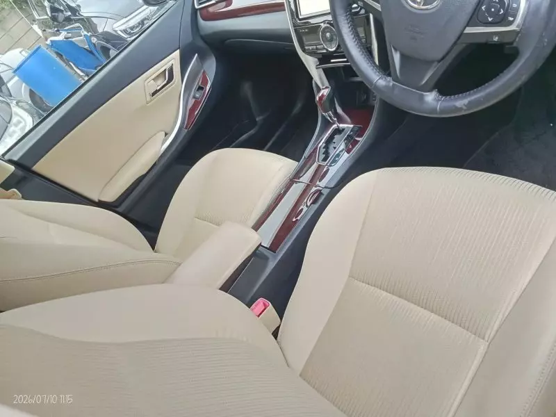 TOYOTA Premio - 2019