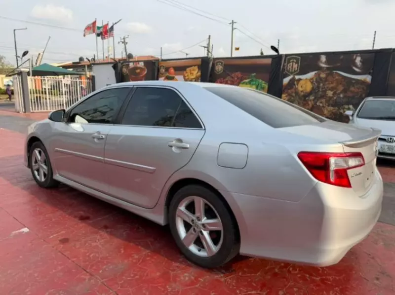 Toyota Camry   - 2013