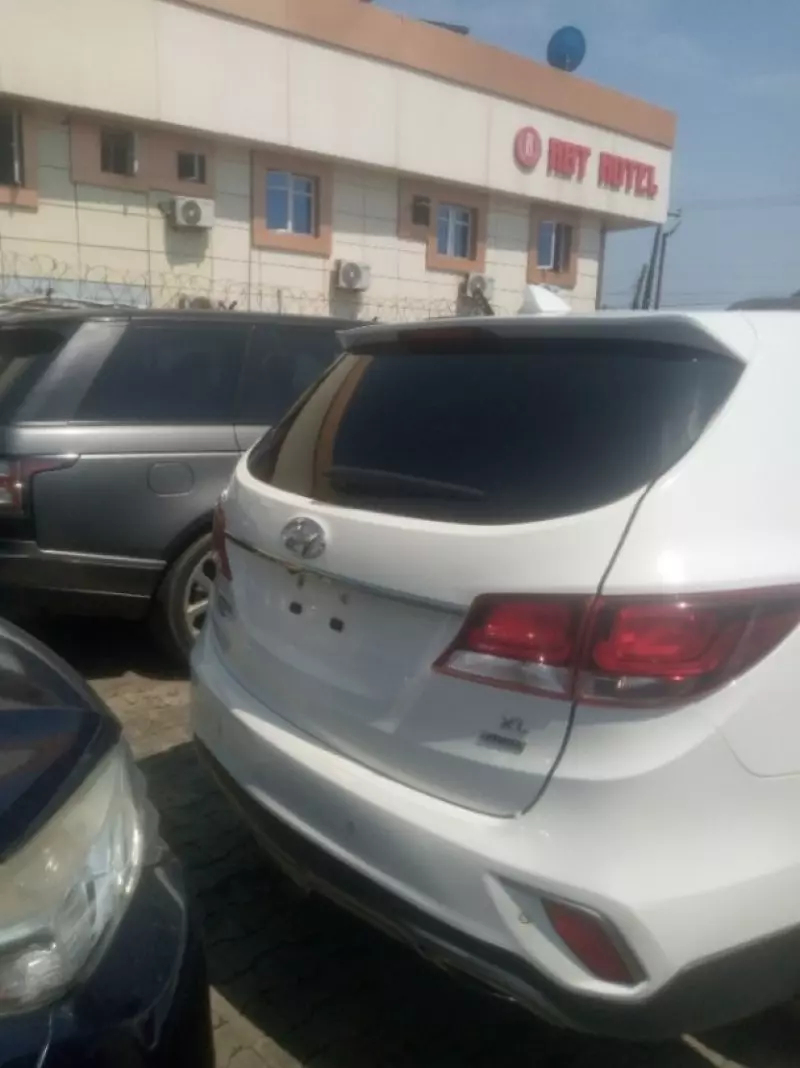 Hyundai Santa Fe   - 2017