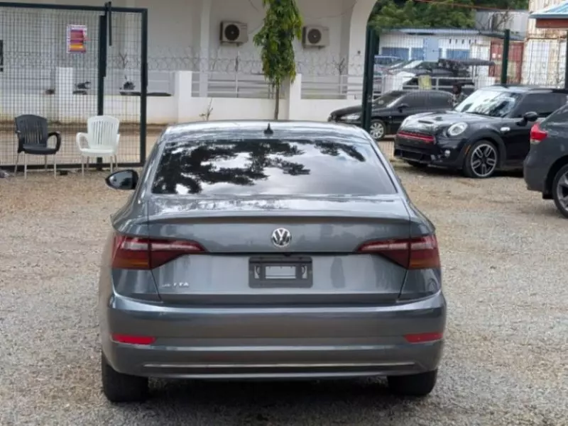 Volkswagen Jetta   - 2019