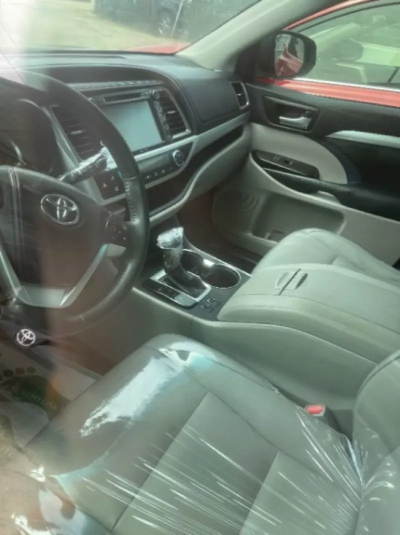 Toyota Highlander   - 2014