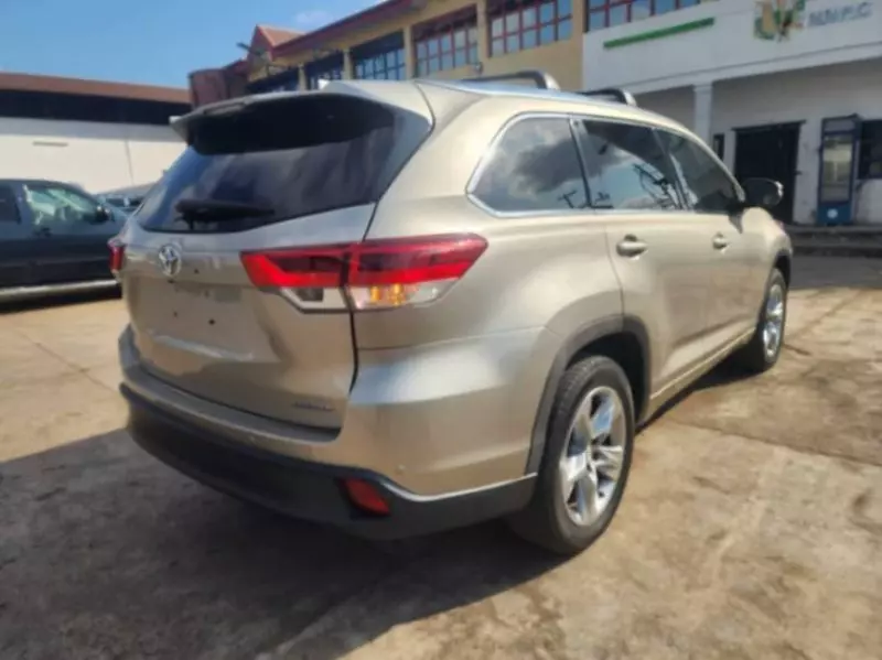 TOYOTA Highlander   - 2015