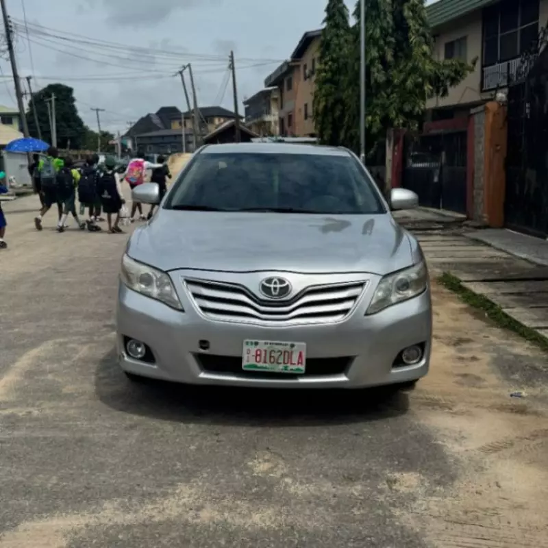 Toyota Camry   - 2010