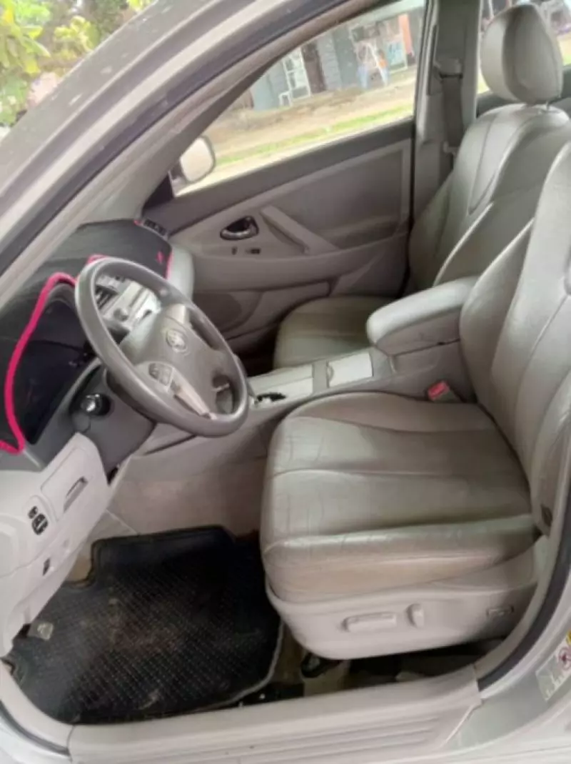Toyota Camry   - 2010