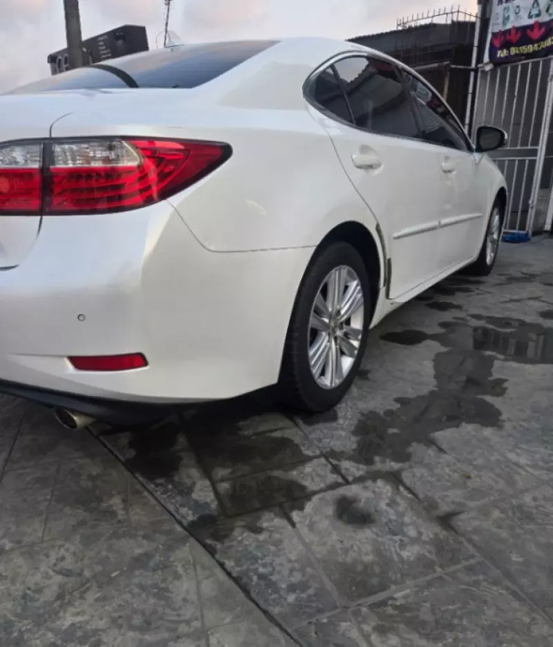 Lexus ES   - 2014