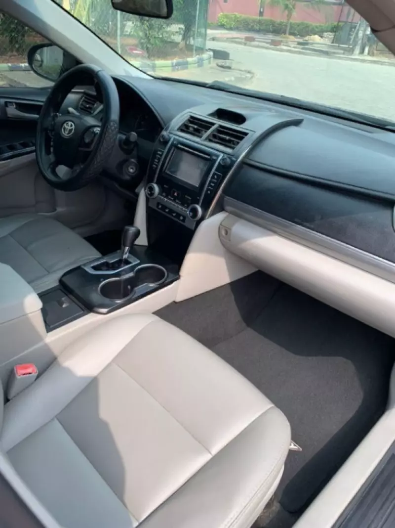 Toyota Camry   - 2013