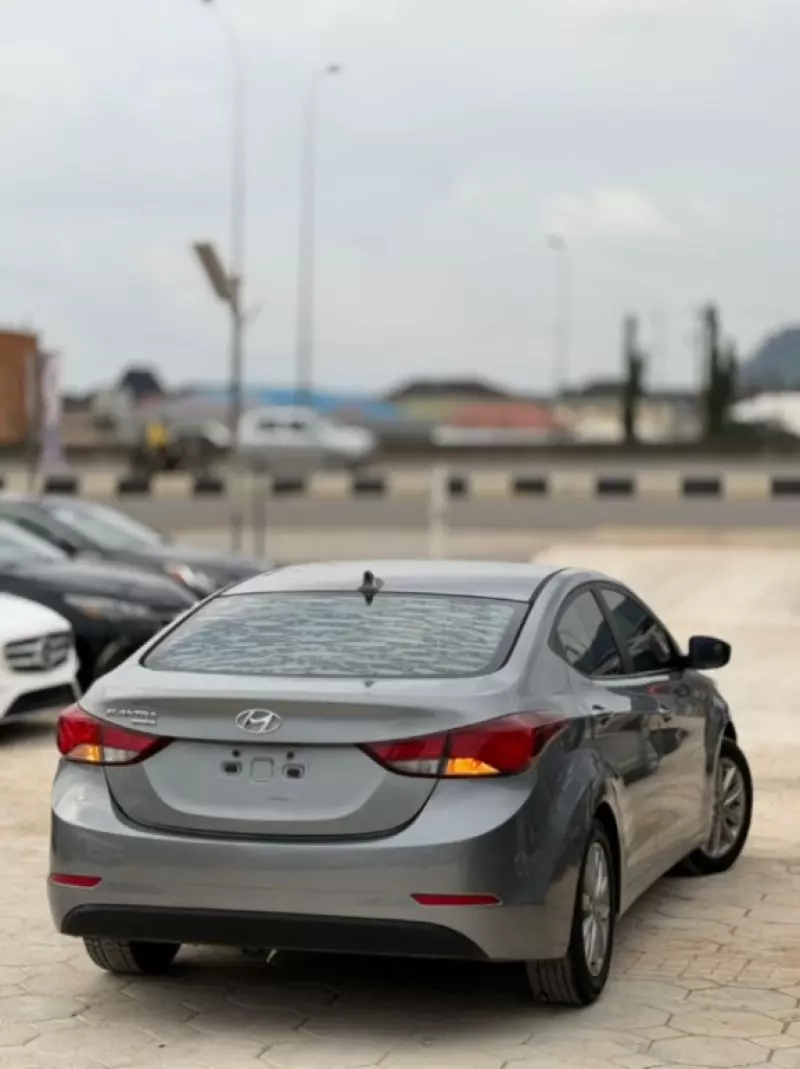 Hyundai Elantra - 2015