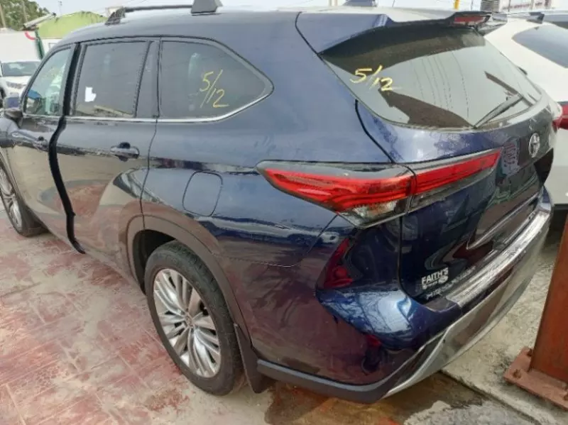 Toyota Highlander   - 2021