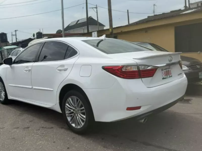 Lexus ES   - 2013