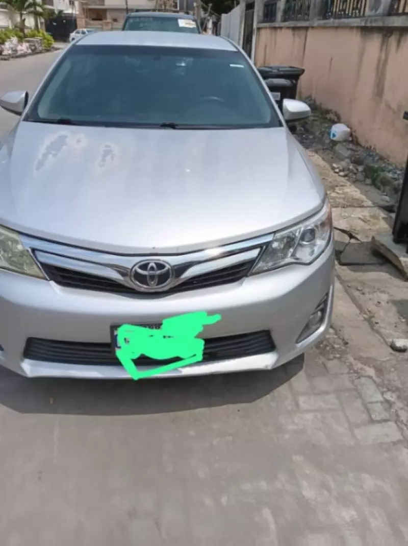Toyota Camry   - 2012