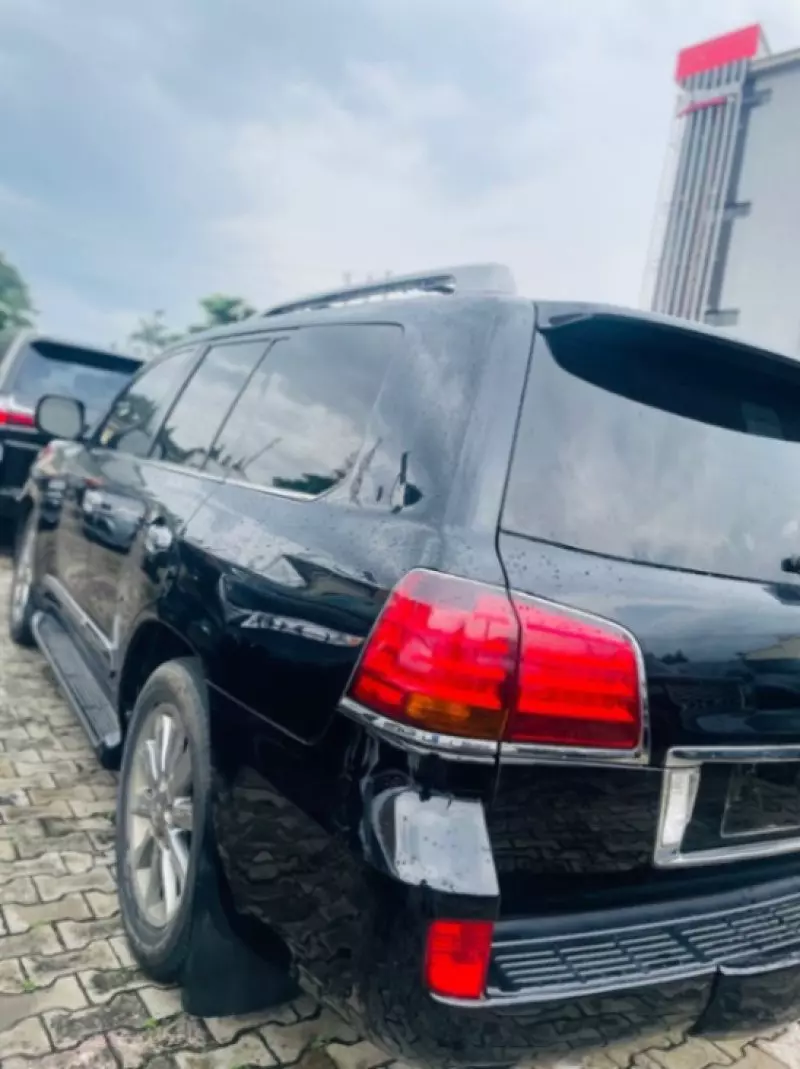 Lexus LX 570   - 2012
