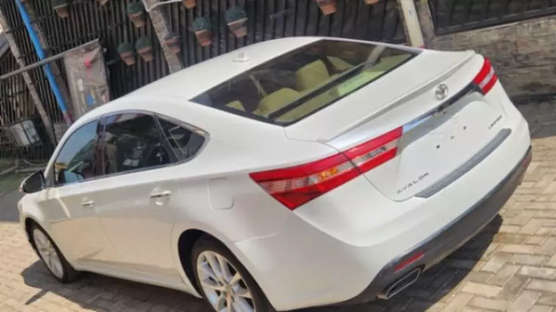 Toyota Avalon   - 2013