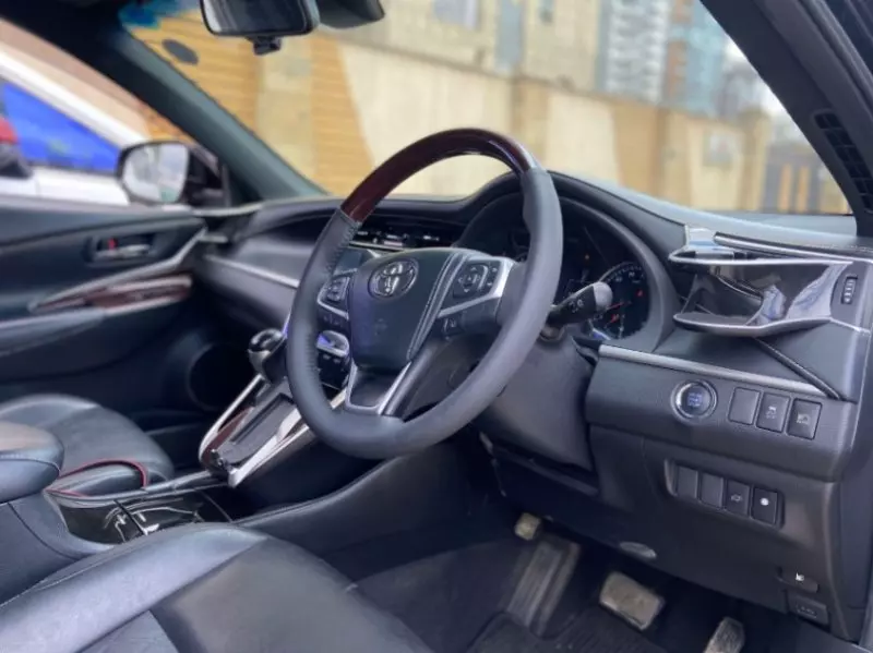 Toyota Harrier   - 2018