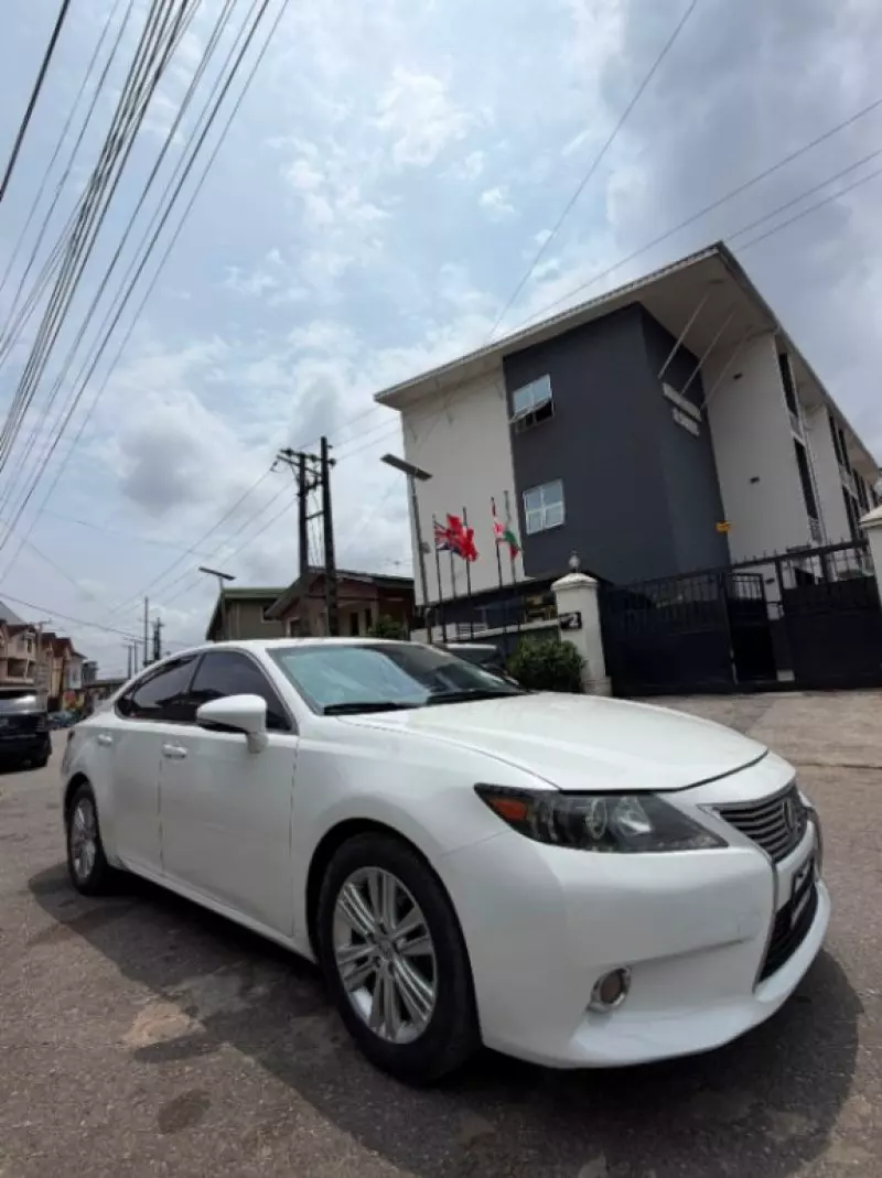 Lexus ES   - 2013