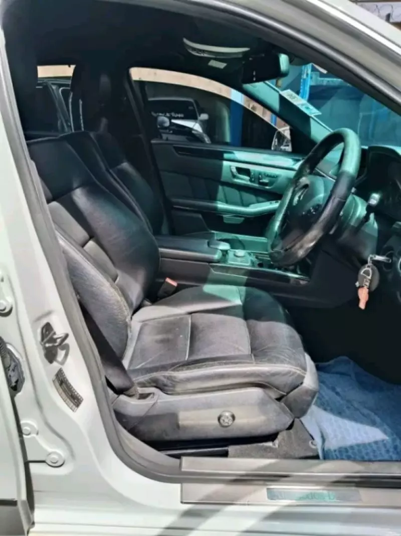 Mercedes-Benz E350   - 2013