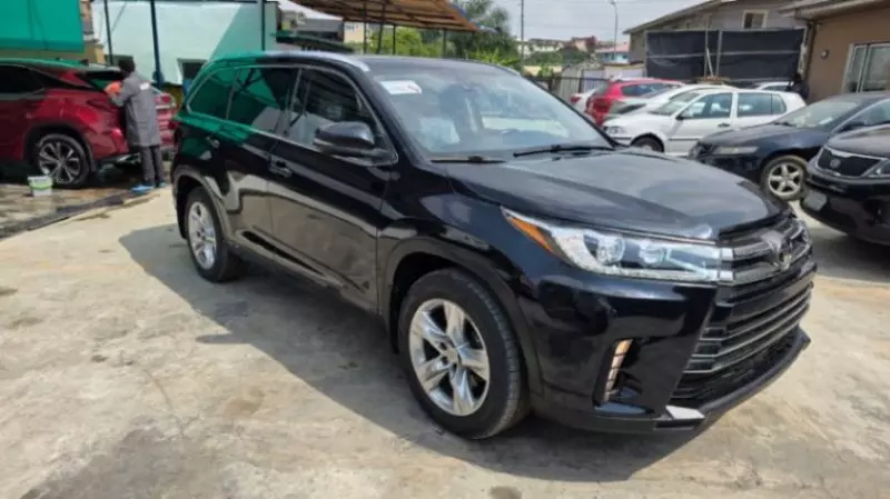 Toyota Highlander   - 2015