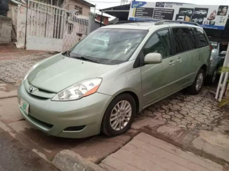 TOYOTA Sienna   - 2008