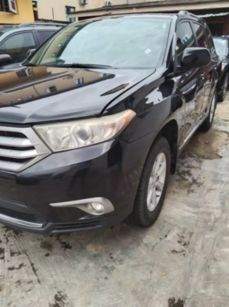Toyota Highlander   - 2012