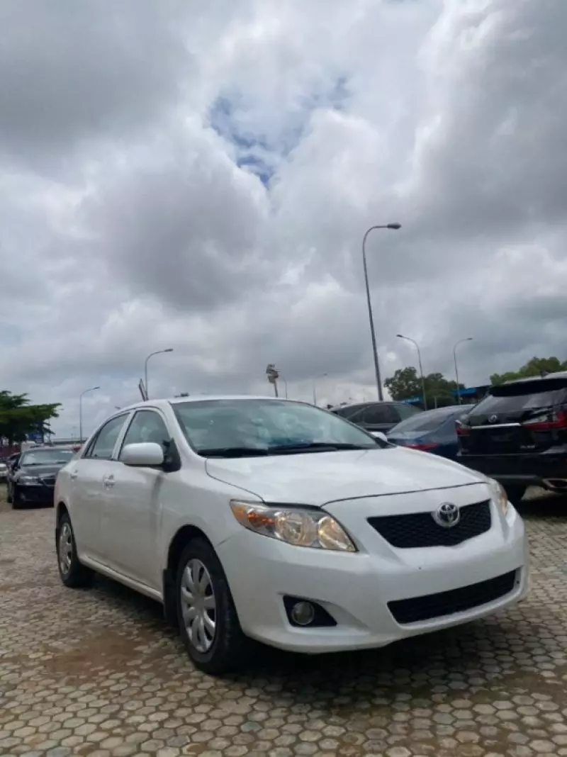 TOYOTA Corolla   - 2010