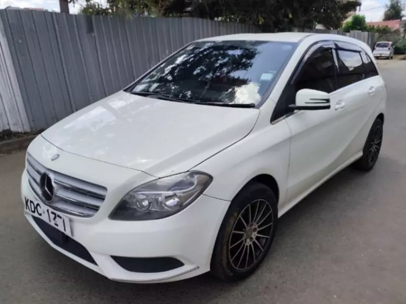 Mercedes-Benz B 180   - 2014