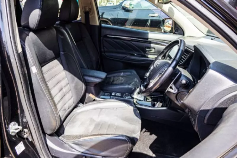 Mitsubishi Outlander hybrid    - 2018