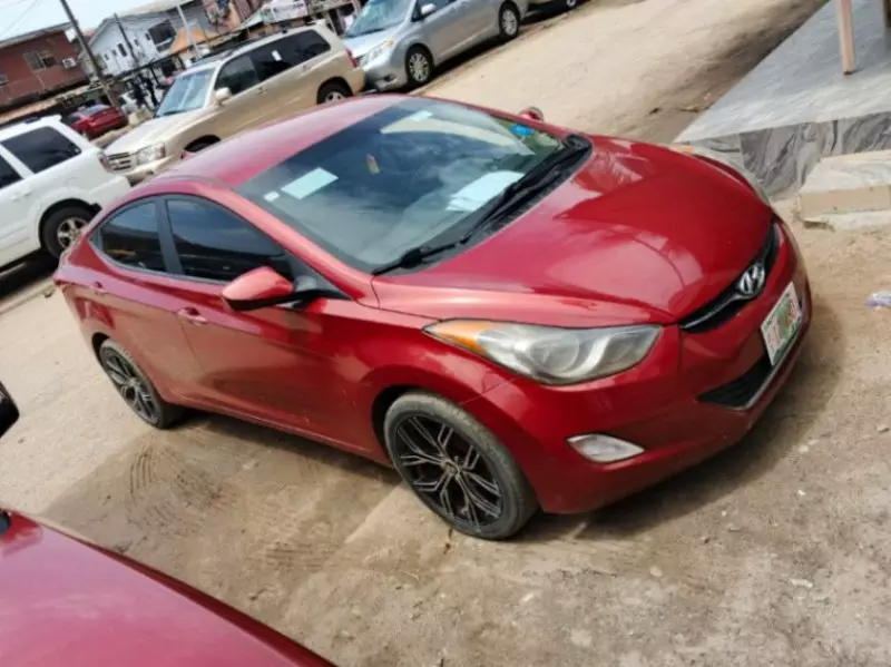 Hyundai Elantra   - 2013