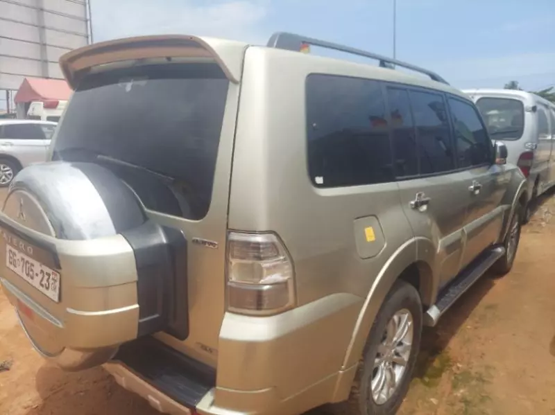 Mitsubishi Pajero   - 2016