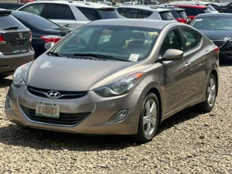 Hyundai Elantra   - 2013
