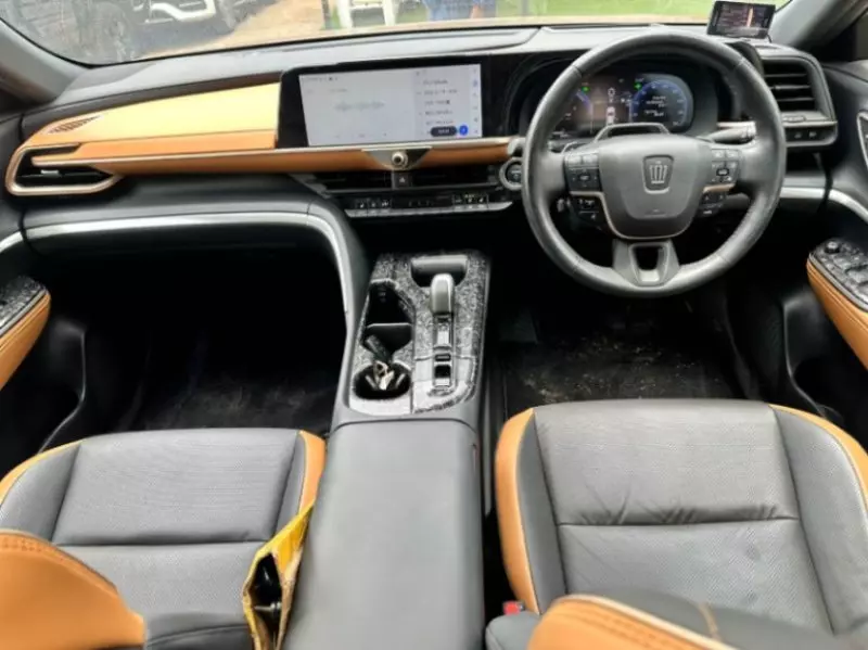 Toyota Crown    - 2022